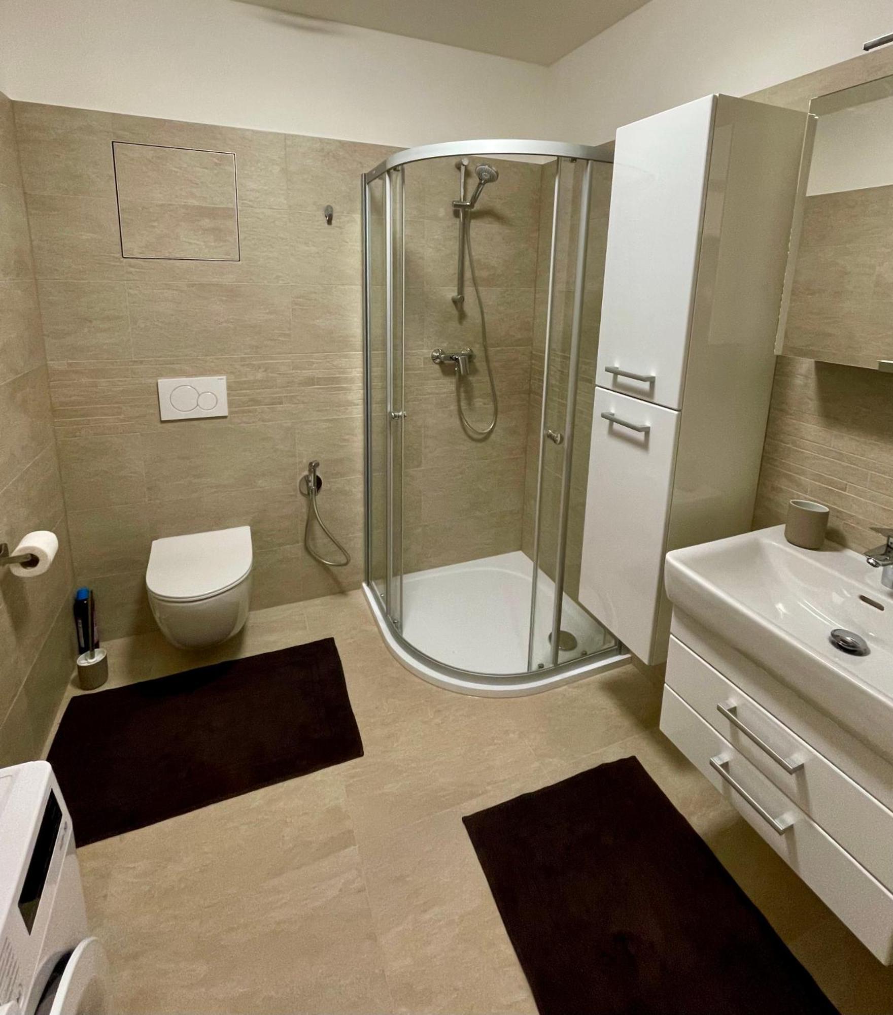 Apartman Astra Sezimovo Usti Luaran gambar